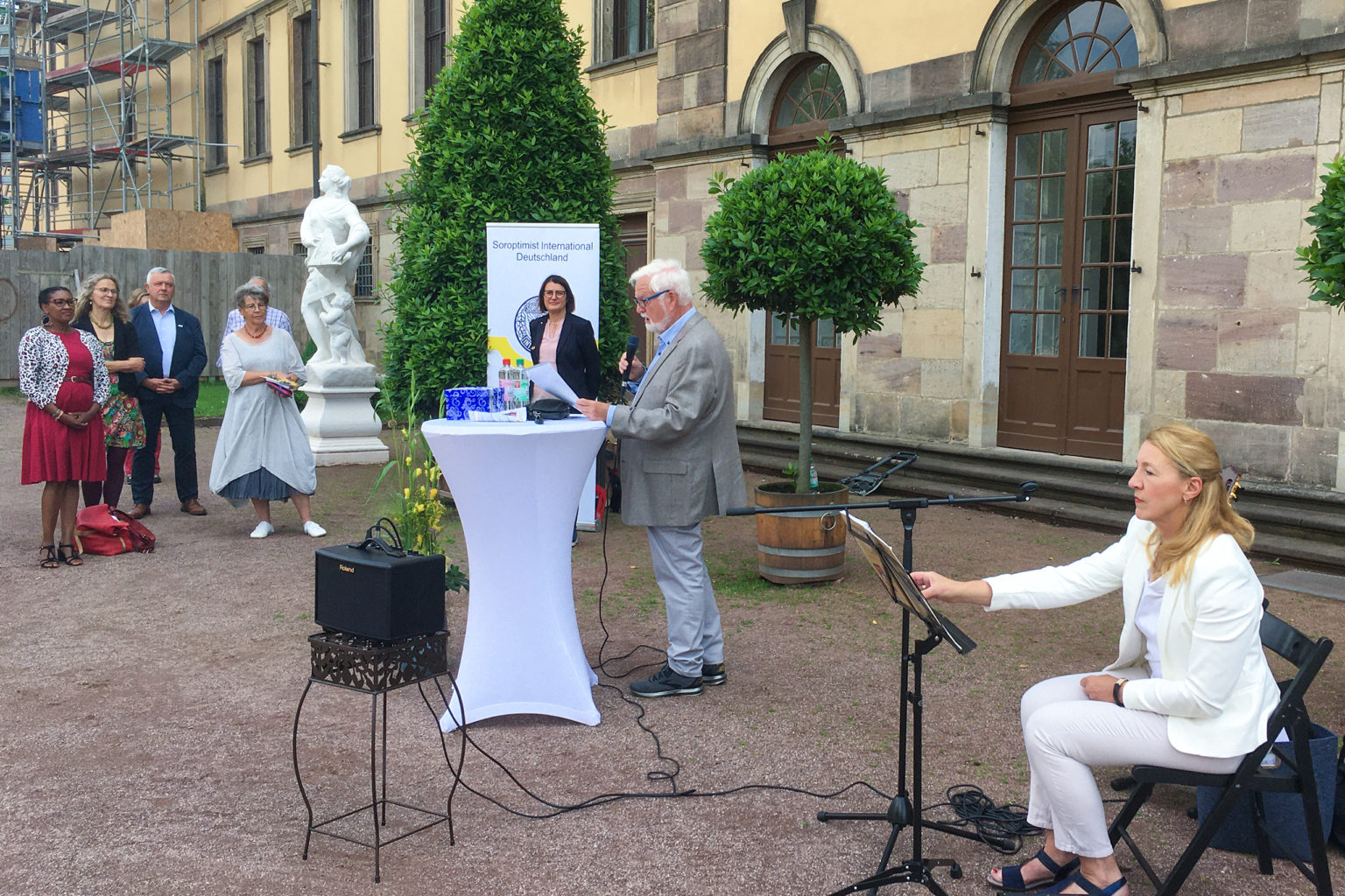 „Blaue Bank“ Würdigung von Erna Hosemann durch