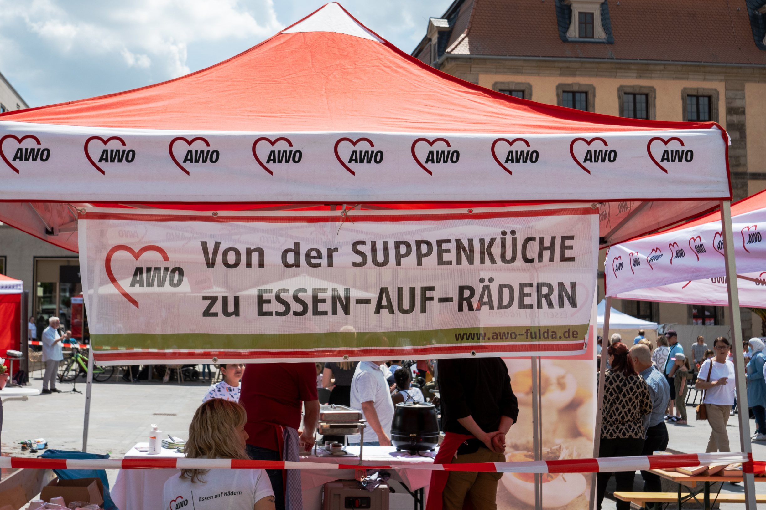 Von der Suppenküche zu Essen-auf-Rädern